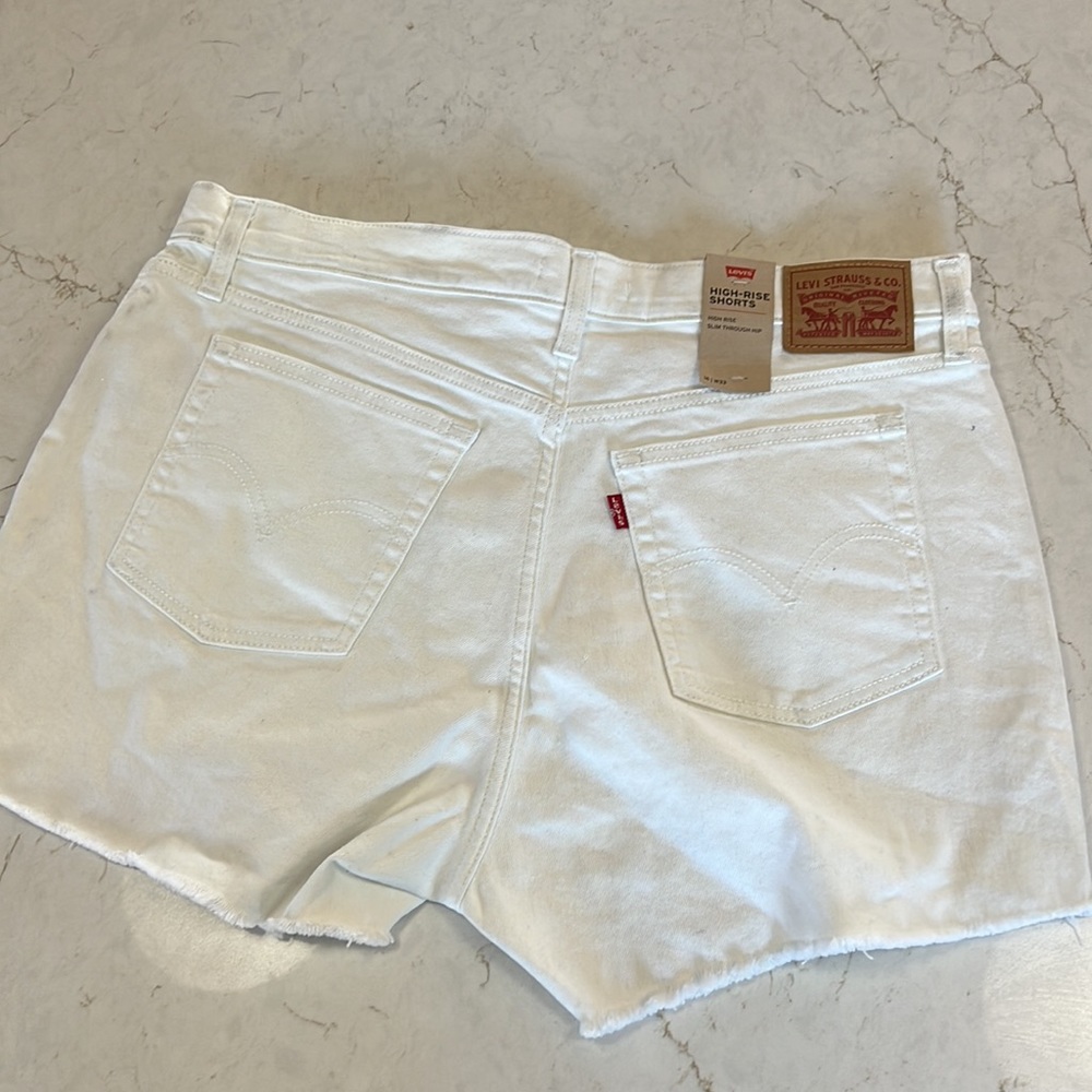 Levi’s High Rise Shorts - Picture 2 of 4